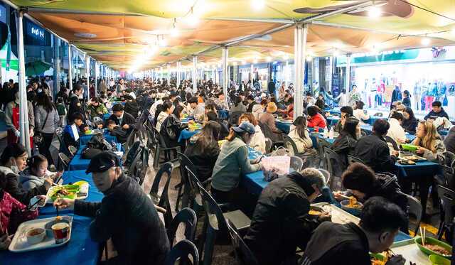 세상에서 가장 긴 라면레스토랑. 지난해 구미라면축제 모습. 구미시 제공