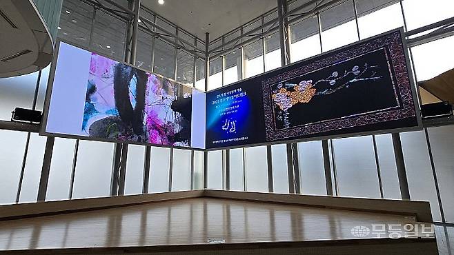 시립미술관에서 열리고 있는 2025 광주에이블아트위크 프리뷰전 모습. 사진은 신도원 작가 작품.