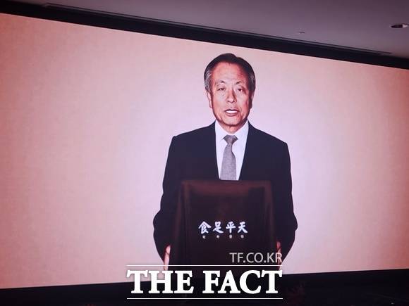 3일 오전 서울 중구 보코서울명동 호텔에서 삼양식품 신제품이자 우지로 만든 '삼양 1963'의 출시 간담회가 열렸다. 사진은 인공지능(AI) 영상으로 만든 삼양식품 창업주 고(故) 전중윤 창업주의 모습. /손원태 기자