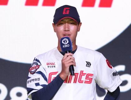 투수 신동건. 뉴시스