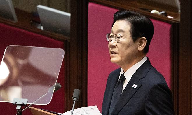 이재명 대통령이 4일 서울 여의도 국회 본회의장에서 내년도 정부 예산안에 대한 시정연설을 하고 있다. 연합뉴스