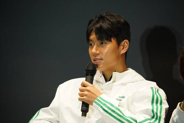 5일 팬 익스피리언스 센터에서 열린 전북현대의 하나은행 K리그1 2025 우승 미디어 데이에서 전진우가 인터뷰 중이다. /사진=전북현대