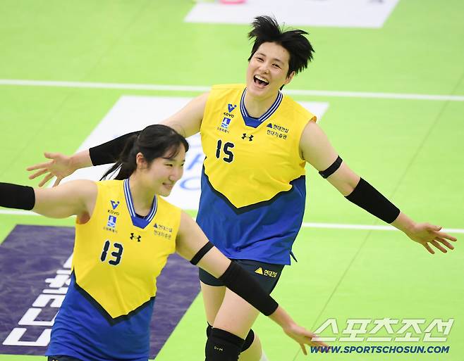 1세트 내내 뛰어다닌 김희진의 활약. 사진=정재근 기자