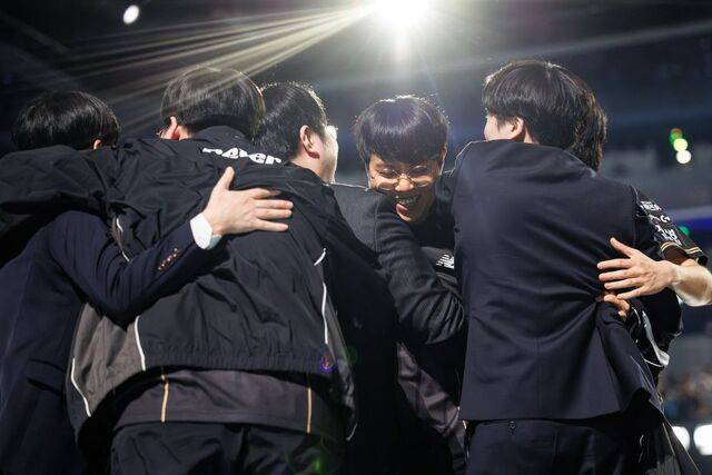 젠지를 잡고 기뻐하는 KT 선수단. 라이엇 게임즈 제공