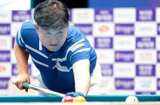 팀리그 하이원위너스 리더 이충복이 5일 ‘하이원배PBA챔피언십’ 128강전에서 구민수를 세트스코어 3:0으로 물리치고 64강에 선착했다. (사진=PBA)