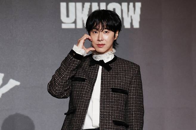 유노윤호가 볼 하트를 한 모습. 연합뉴스