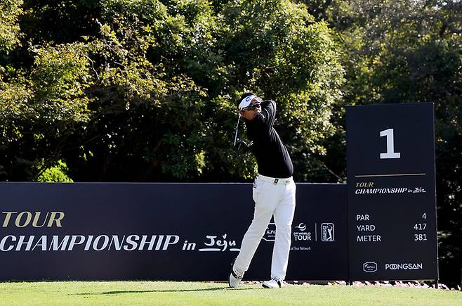 박상현이 6일 열린 KPGA 투어챔피언십 in 제주 1라운드에서 샷을 하고 있다.