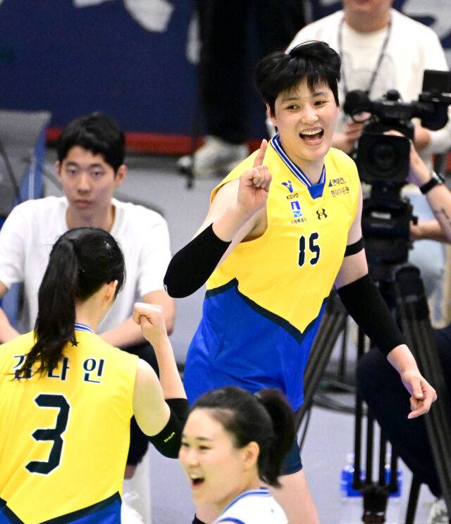 현대건설 김희진이 기뻐하고 있다 / 한국배구연맹(KOVO)