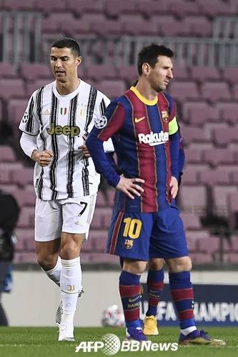 크리스티아누 호날두(왼쪽)와 리오넬 메시. /AFPBBNews=뉴스1