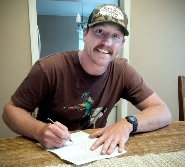 낚시를 좋아하는 듯한 맷 사우어(사진=KT)