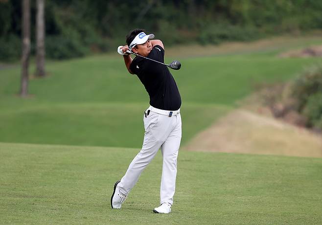 박상현이 7일 열린 KPGA 투어챔피언십 in 제주 2라운드에서 샷을 하고 있다.