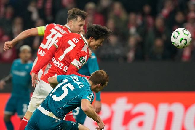 이재성이 7일 피오렌티나전에서 결승골을 넣는 모습. 헤더는 이재성의 무기다. AP연합뉴스