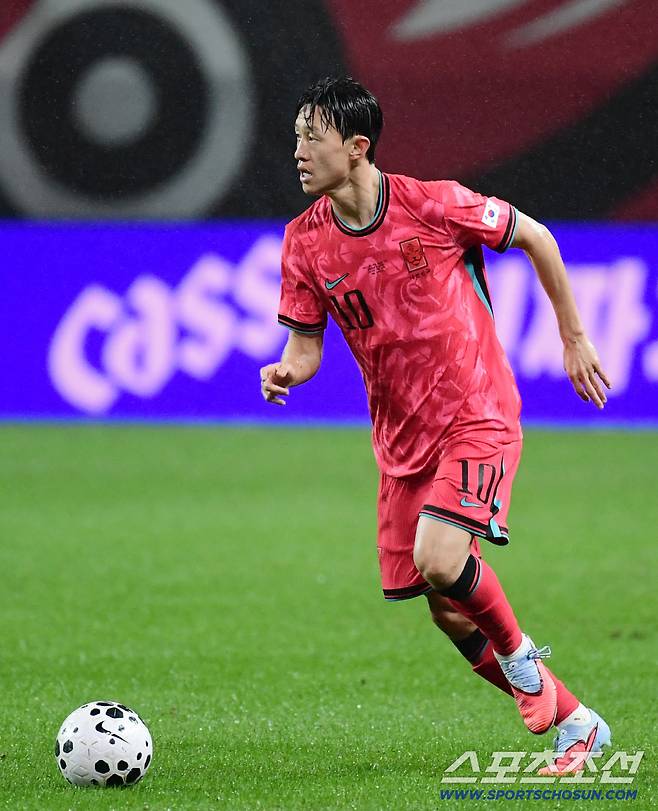 10일 서울월드컵경기장에서 열린 축구대표팀과 브라질의 A매치 평가전. 돌파하는 이재성. 상암=송정헌 기자songs@sportschosun.com/2025.10.10/