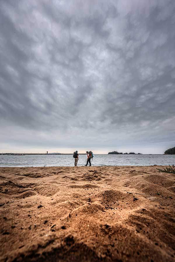 ¸ù»êÆ÷Ç׿¡ ÀÖ´Â ÀÛÀº ÇØº¯¿¡¼ ¾È¸ñµµ(¿À¸¥ÂÊ ¼¶)¸¦ ¹Ù¶óº»´Ù.