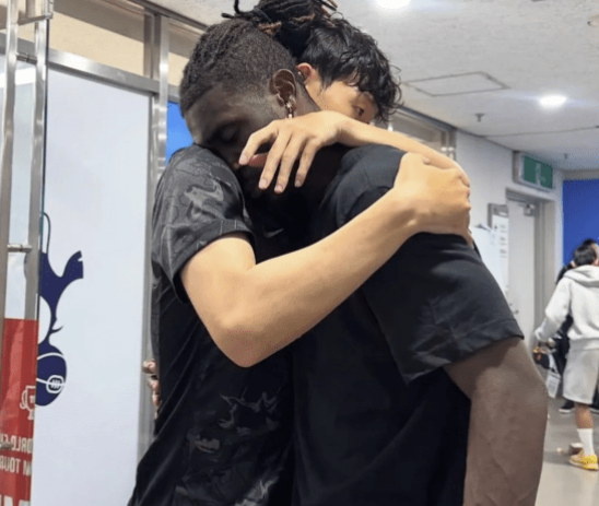 비수마를 안아주는 손흥민. 비수마 개인 SNS 캡처