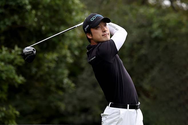 임예택이 8일 열린 KPGA 투어챔피언십 3라운드에서 샷을 하고 있다.