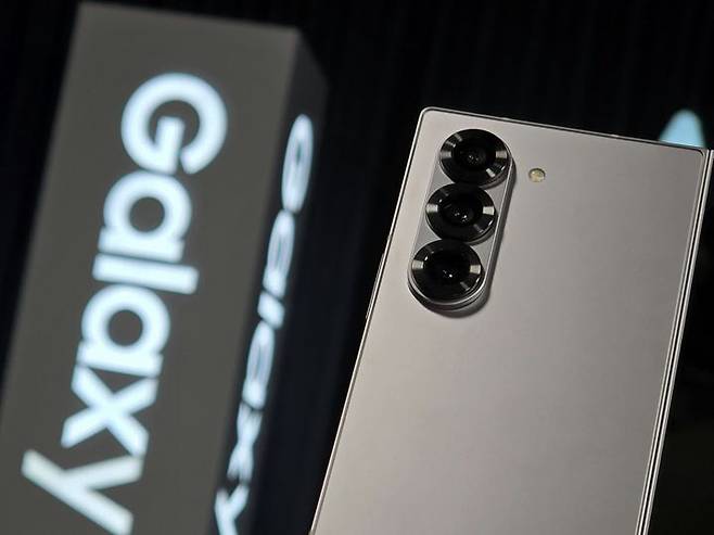 14일 글로벌 시장조사업체 카운터포인트리서치에 따르면, 2025년 1월부터 7월까지 삼성전자의 국내 스마트폰 누적 판매량 점유율은 82%를 기록했다. 사진은 갤럭시 Z 폴드7의 모습. (사진=카운터포인트리서치) *재판매 및 DB 금지