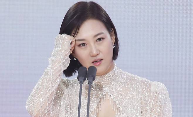 가수 장윤정이 자신을 둘러싼 ‘사망설’ 가짜뉴스에 대해 직접 목소리를 냈다. 뉴스1