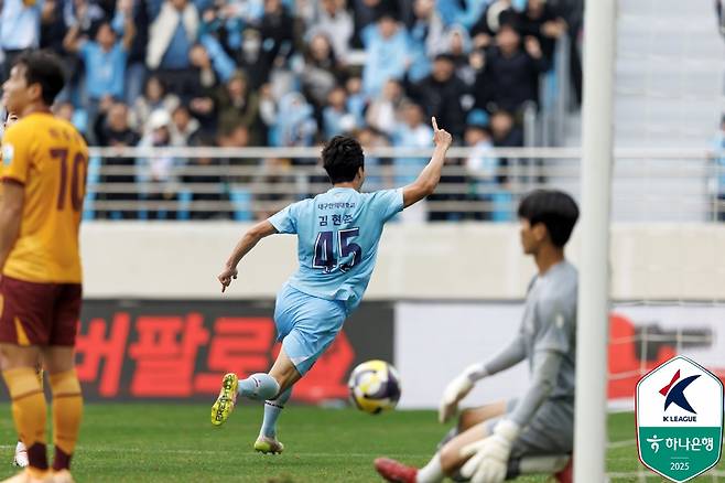 김현준이 광주FC전 결승골을 넣고 달려가고 있다. /사진=한국프로축구연맹 제공