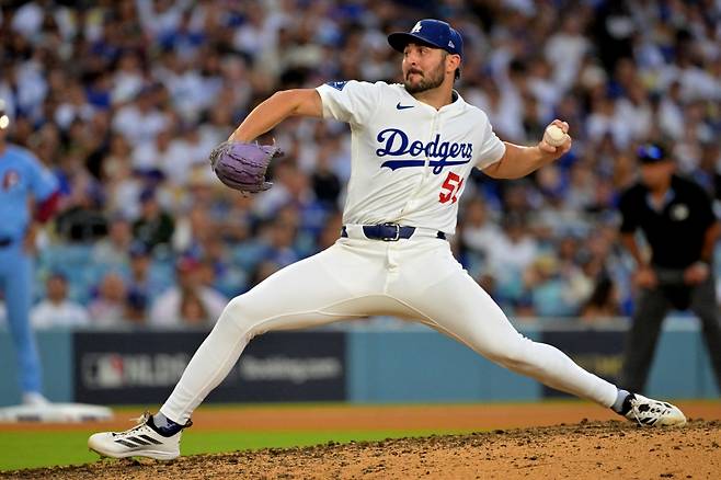 LA 다저스 좌완투수 알렉스 베시아가 8일 자신의 SNS를 통해 딸이 지난달 27일 세상을 떠났다는 소식을 전했다. Imagn Images 연합뉴스