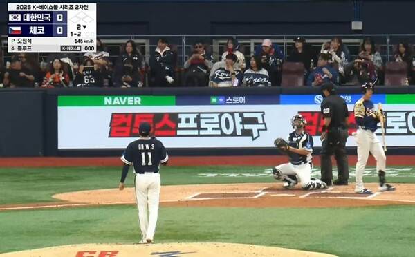 2회 자신의 유니폼으로 다시 갈아입은 오원석. (사진=네이버 중계 갈무리)