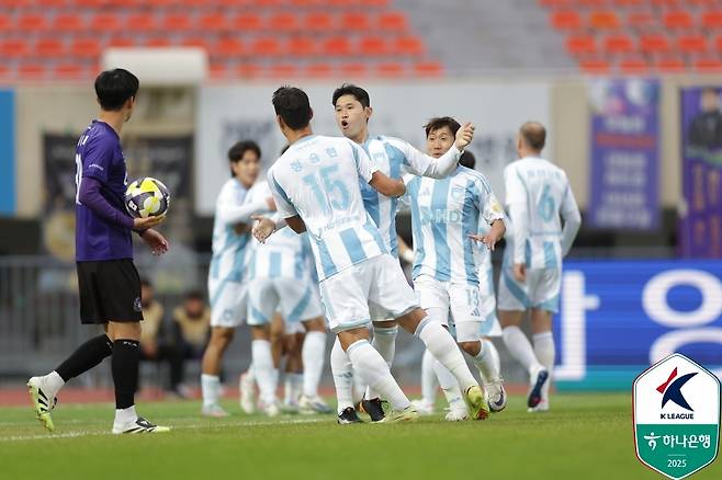 군복무를 마치고 울산으로 복귀한 이동경은 '간절함'을 이야기했다. (한국프로축구연맹 제공)