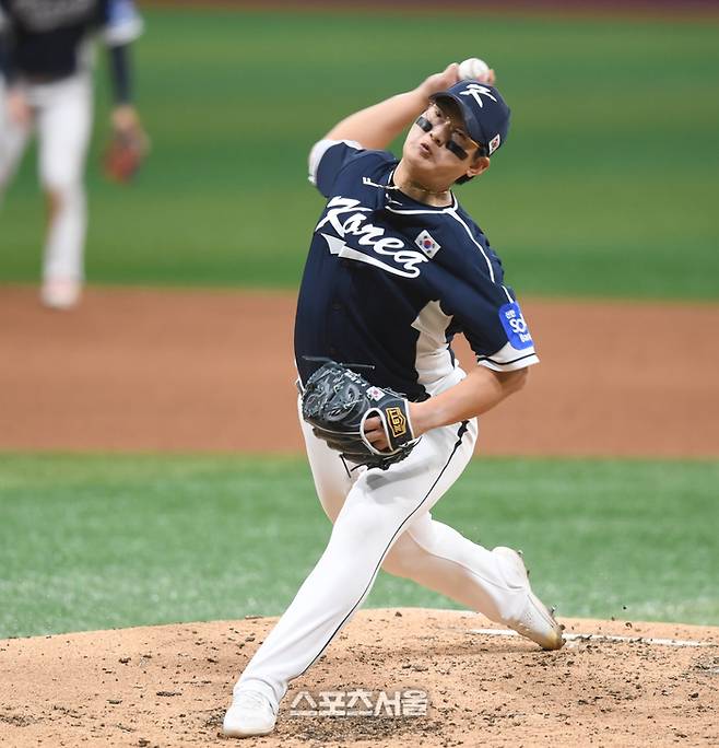 김서현이 9일 서울 고척 스카이돔에서 열린 ‘2025 K-베이스볼 시리즈’ 체코와 2차전 경기에서 역투하고 있다. 고척 | 최승섭기자 thunder@sportsseoul.com