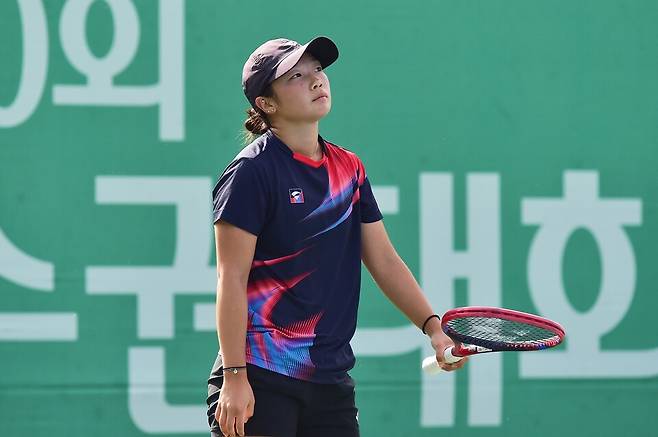 마지막 고비를 넘기지 못한 이서아는 주니어 신분으로 한국선수권 준우승의 값진 성과를 거두었다.