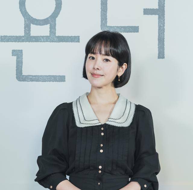 한지민이 '비서진'에 출격한다. 티빙 제공