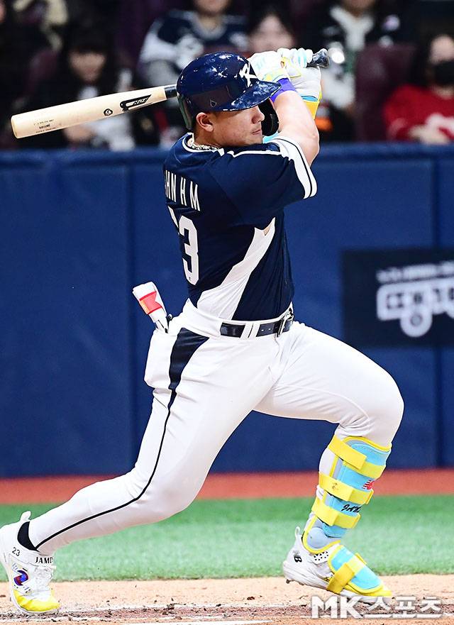 9일 오후 서울 고척스카이돔에서 ‘2025 NAVER K-BASEBALL SERIES’ 한국과 체코의 평가전이 열렸다. 3회초 1사에서 대표팀 안현민이 내야안타를 치고 있다. 사진(고척 서울)=김영구 기자