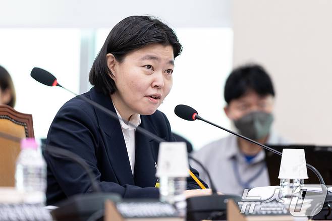 임은정 서울동부지검장이 23일 서울 여의도 국회 법제사법위원회에서 열린 서울고등검찰청·서울중앙지방검찰청 등에 대한 국정감사에 출석해 의원 질의에 답변하고 있다. 2025.10.23/뉴스1 ⓒ News1 이승배 기자