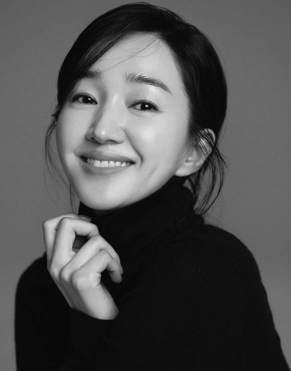 배우 수애가 소속사 넥서스이엔엠과 동행한다. /넥서스이엔엠