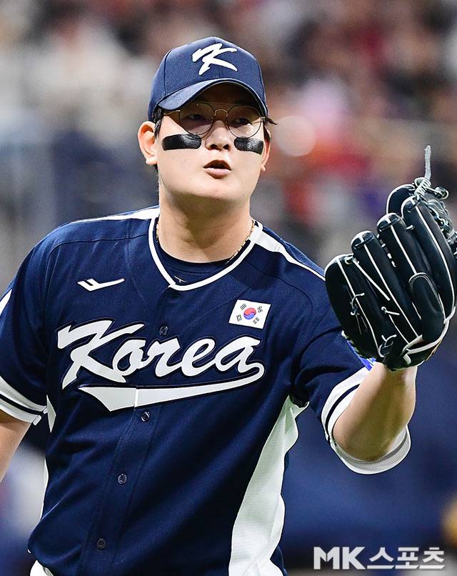 9일 오후 서울 고척스카이돔에서 ‘2025 NAVER K-BASEBALL SERIES’ 한국과 체코의 평가전이 열렸다. 5회말에 대표팀 김서현이 등판, 마운드에 오르고 있다. 사진(고척 서울)=김영구 기자