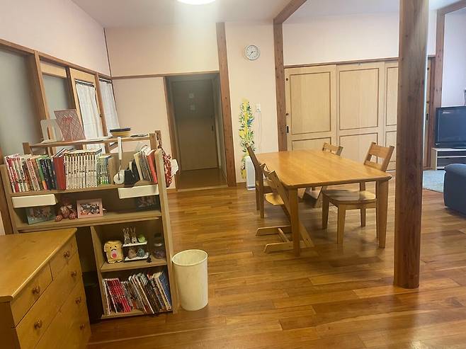 일본 효고현에 위치한 아동양육시설 삼광숙의 내부 모습. ‘규칙이 없는 것이 규칙‘이라는 이곳은 공동생활을 위해 지켜야 할 ‘약속’은 있지만 아동들과 논의해 개별적으로 적용하며 운영한다. ⓒ아동복지학회 제공