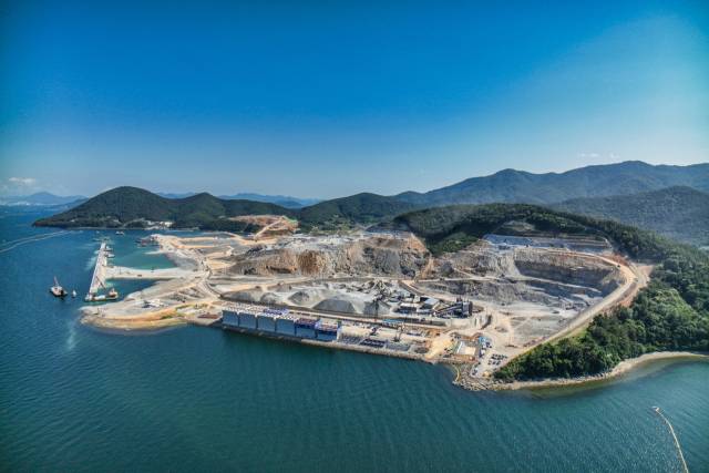 SK오션플랜트가 1조 1530억 원 투입해 조성 중인 동해면 양촌·용정일반산업단지. 경남 제1호 기회발전특구로 지정됐다. 부산일보DB