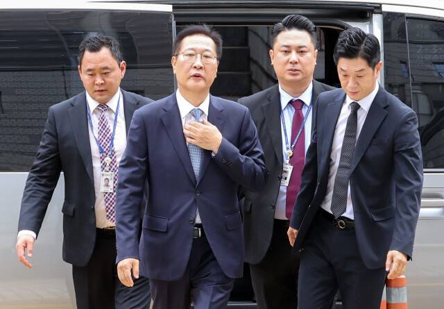 내란 중요임무 종사, 직권남용권리행사방해 혐의를 받는 박성재 전 법무부 장관이 지난달 14일 오전 구속 전 피의자 심문(영장실질심사)을 위해 서울 서초구 서울중앙지법에 출석하고 있다. 최현수 기자 emd@hani.co.kr