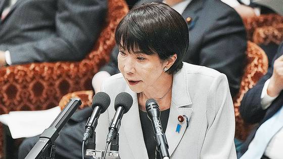 다카이치 사나에 일본 총리가 지난 10일 일본 중의원(하원) 예산위원회에 참석해 의원 질의에 답변하고 있다. AFP=연합뉴스