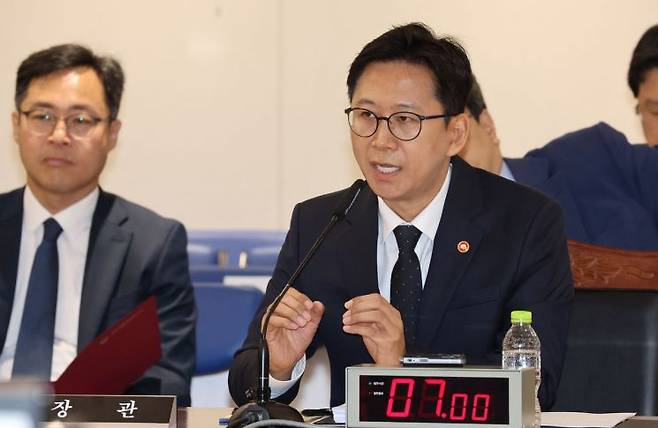 배경훈 부총리 겸 과학기술정보통신부 장관이 지난달 정부세종청사에서 열린 국회 과학기술정보방송통신위원회의 과학기술정보통신부에 대한 국정감사에서 여야 위원들의 질의에 답하고 있다. 연합뉴스 제공