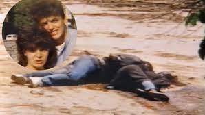 1993년 5월 19일 사라예보의 한 다리에서 무차별 저격에 살해된 보슈코 브르키치와 아드미라 이스미치 20대 연인의 시신.