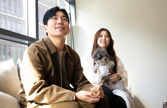 조성우 대표(좌), 김지은 브랜드 디렉터ⓒ무표시행