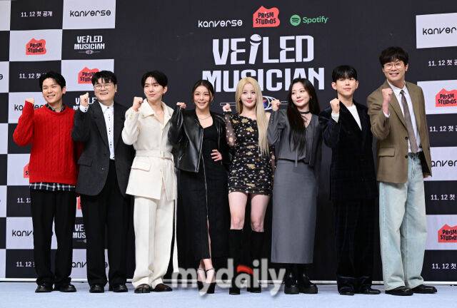 이홍희 PD, 신용재, 몬스타엑스 기현, 에일리, 키스오브라이프 벨, 볼빨간사춘기 안지영, 폴킴, 최다니엘(왼쪽부터)이 인사하고 있다. / 유진형 기자(zolong@mydaily.co.kr)