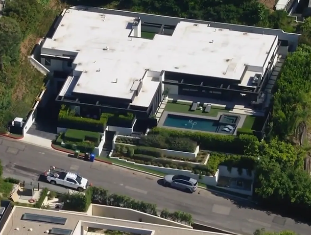 FOX11 브레이킹 뉴스에 나온 야마모토의 저택. FOX11 뉴스 화면