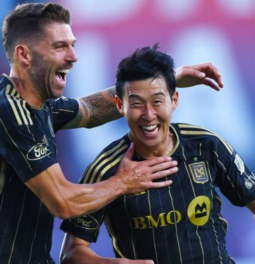 데뷔골을 넣고 기뻐하는 손흥민(사진=LAFC SNS)