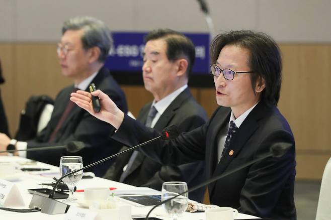 주병기 공정거래위원장이 13일 FKI타워 컨퍼런스센터에서 열린 ‘제13차 K-ESG 얼라이언스’에 참석해 특별강연을 하고 있다. 이날 회의에는 김윤 삼양홀딩스 회장(얼라이언스 의장)을 비롯해 K-ESG 얼라이언스 위원 30여명이 참석했으며, 주병기 공정거래위원장이 ‘공정거래와 기업 ESG 경영에 대한 조언’을 주제로 특별강연을 진행했다. (사진=한국경제인협회)