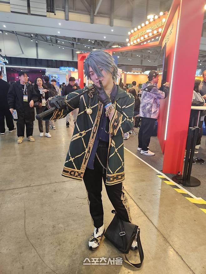 부산에서 온 이유민(24)씨가 ‘이터널 리턴’ 다르코로 분장하고 포즈를 취하고 있다. 벡스코 | 강윤식 기자 skywalker@sportsseoul.com