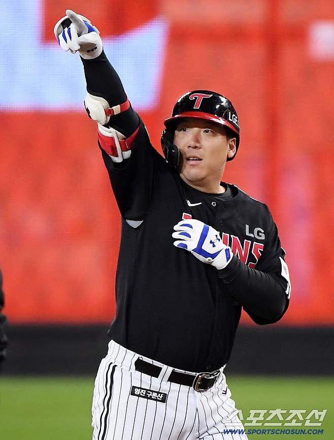 31일 대전 한화생명볼파크에서 열린 LG와 한화의 한국시리즈 5차전. 1회초 1사 2루 김현수가 1타점 적시타를 친 후 기뻐하고 있다. 대전=정재근 기자 cjg@sportschosun.com/2025.10.31/