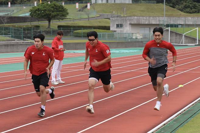 SSG 랜더스는 가고미사 유망주 집중 육성 캠프에서 러닝 훈련 비중을 강화했다. (SSG 랜더스 제공)