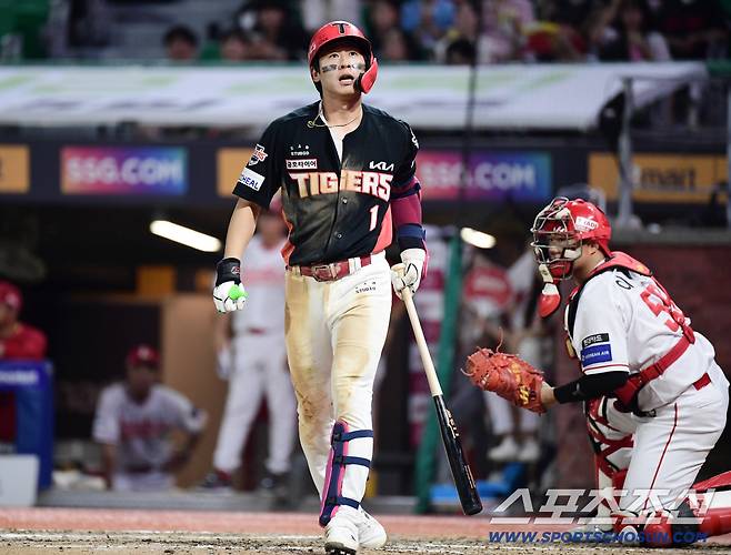 27일 인천 SSG랜더스필드에서 열린 KBO리그 SSG와 KIA의 경기. 11회초 무사 만루. 밀어내기 볼넷을 얻어낸 KIA 박찬호. 인천=송정헌 기자songs@sportschosun.com/2025.08.27/