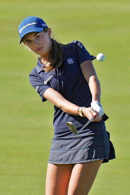 카이 트럼프가 LPGA 투어 안니카 드리븐 1라운드 16번 홀에서 칩샷을 하고 있다. 벨에어(미국)=AP연합뉴스