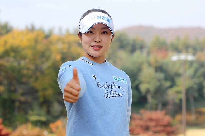 매일경제신문이 KLPGA 투어 톱랭커 50명을 대상으로 진행한 설문 조사에서 단점 없는 선수 부문에서 가장 많은 20표를 받은 유현조가 포즈를 취하고 있다. 윤현준 골프전문사진기자
